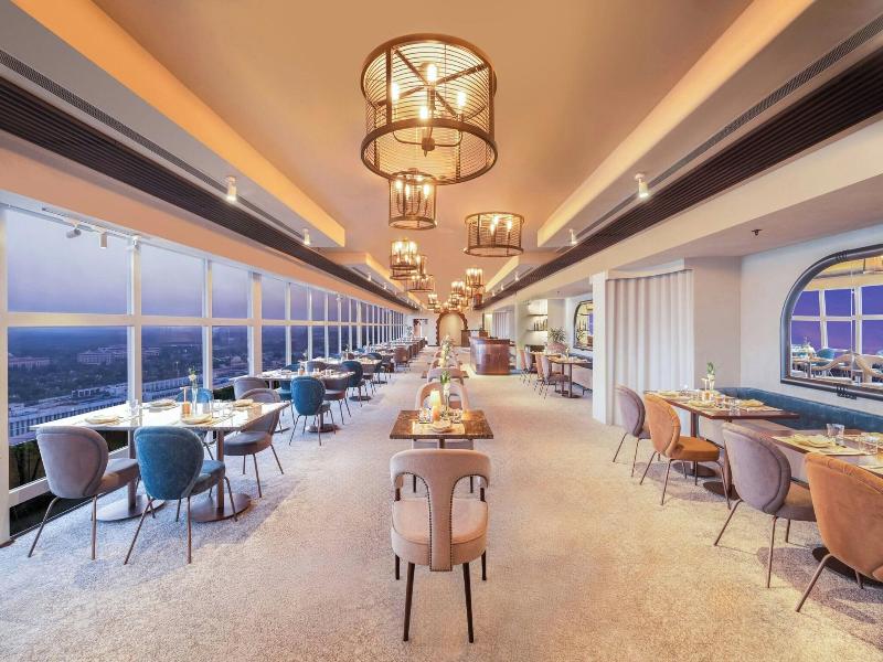 Le Meridien New Delhi image