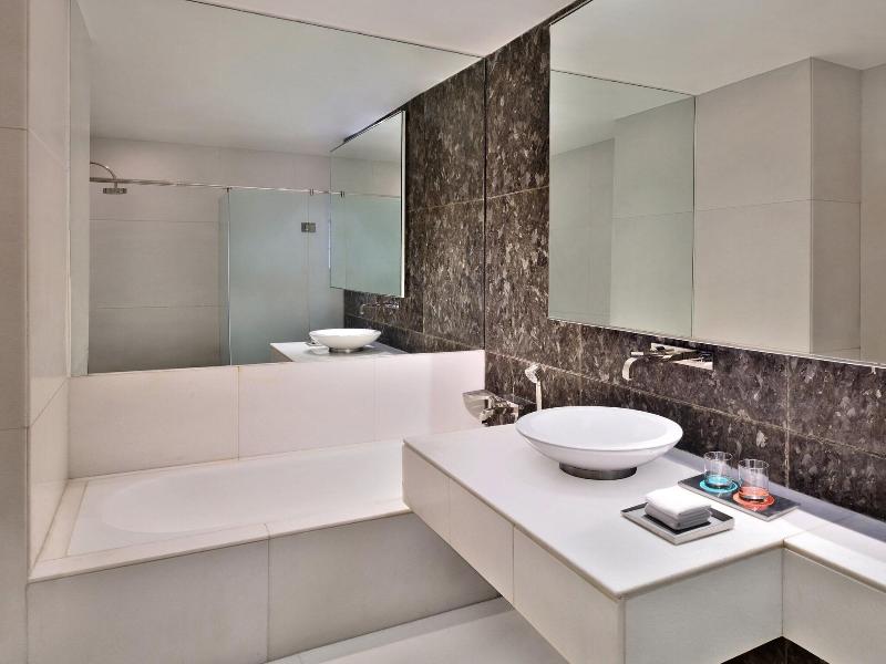Le Meridien New Delhi image