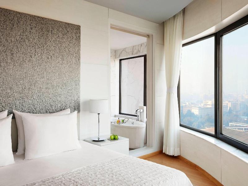 Le Meridien New Delhi image