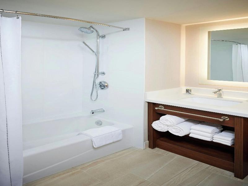 Delta Hotels Toronto Mississauga image