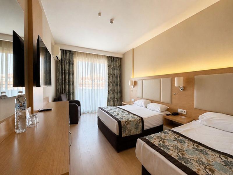 Blue Wave Suite Hotel image