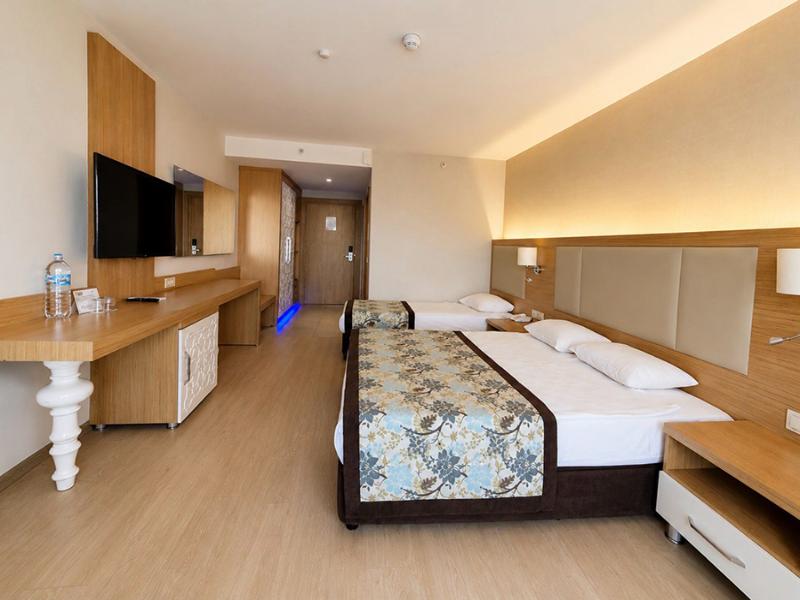 Blue Wave Suite Hotel image