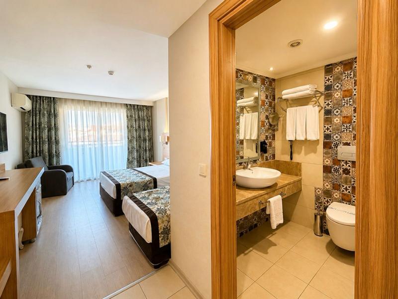 Blue Wave Suite Hotel image