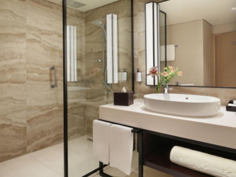 Al Ain Rotana image