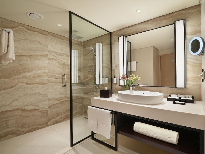 Al Ain Rotana image
