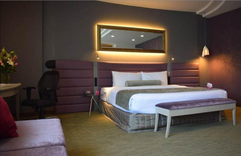 Crowne Plaza Toluca Lancaster photo 22