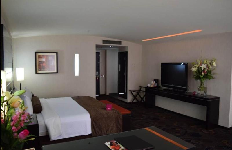 Crowne Plaza Toluca Lancaster photo 20
