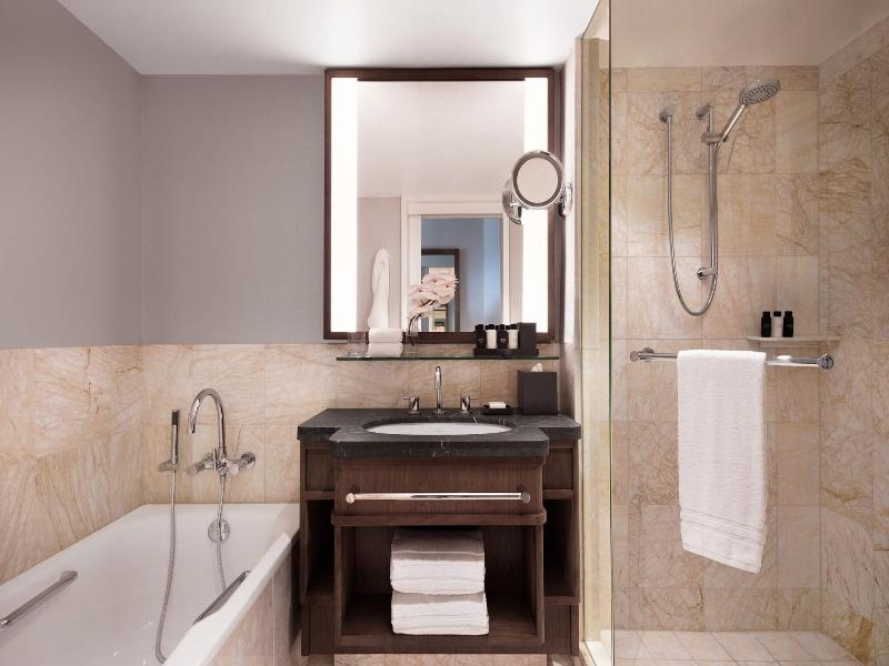 Four Seasons Hotel Sydney image