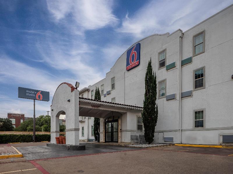 Motel 6 Dallas image
