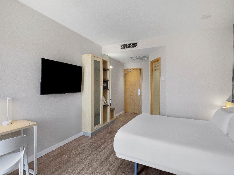B&B HOTEL Girona 3 image