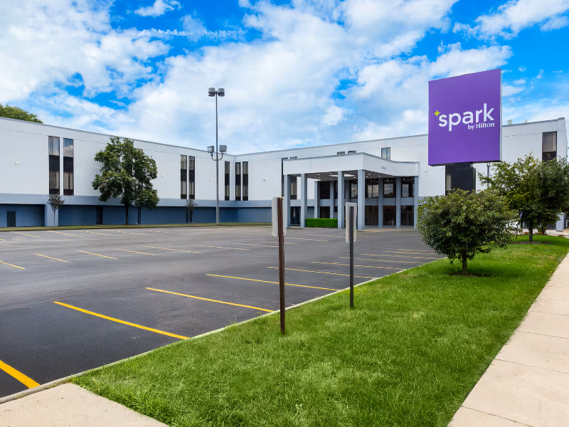 Spark By Hilton Des Plaines Chicago O'Hare — exterior view