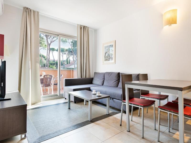 Bardon Golden Coast Aparthotel — general view