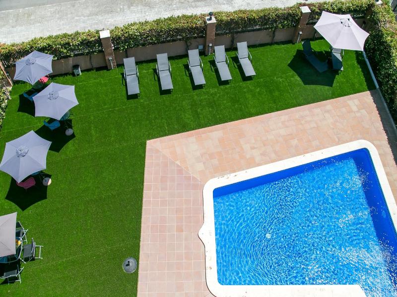 Bardon Golden Coast Aparthotel image