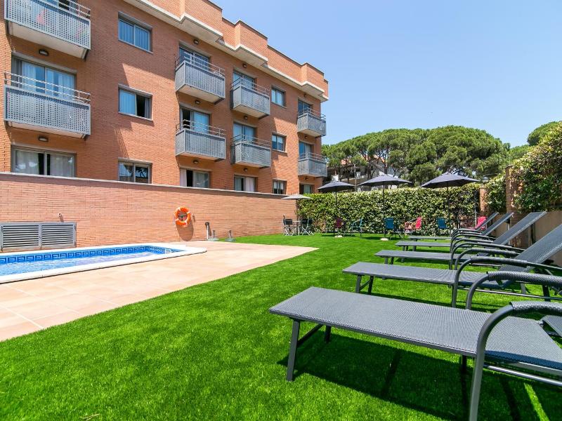 Bardon Golden Coast Aparthotel image