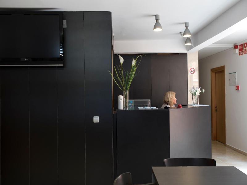 Bardon Golden Coast Aparthotel image