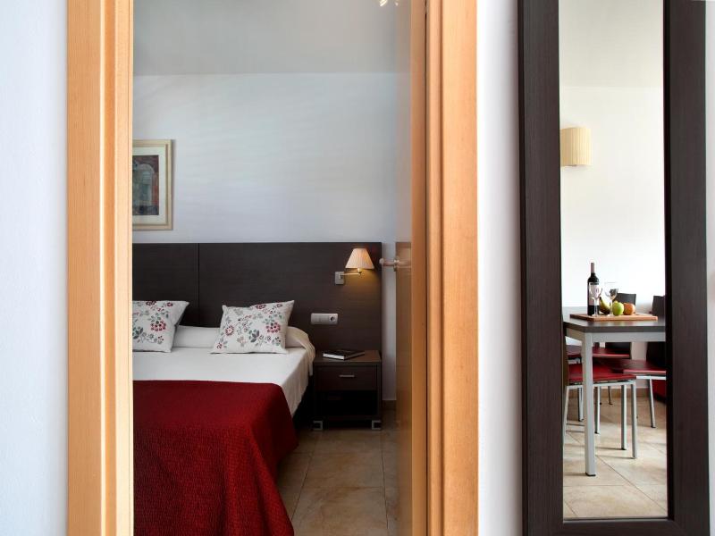 Bardon Golden Coast Aparthotel image