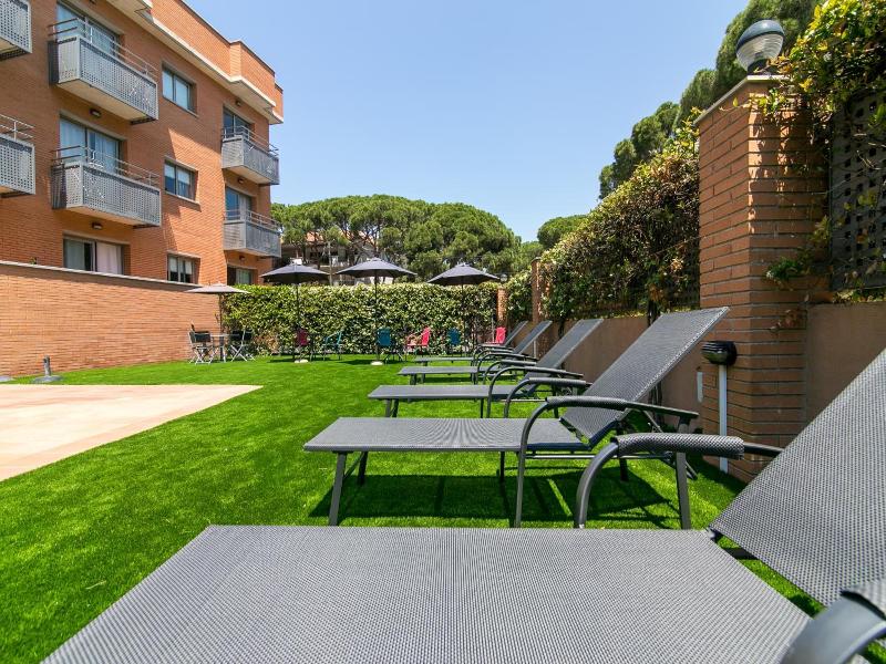 Bardon Golden Coast Aparthotel image