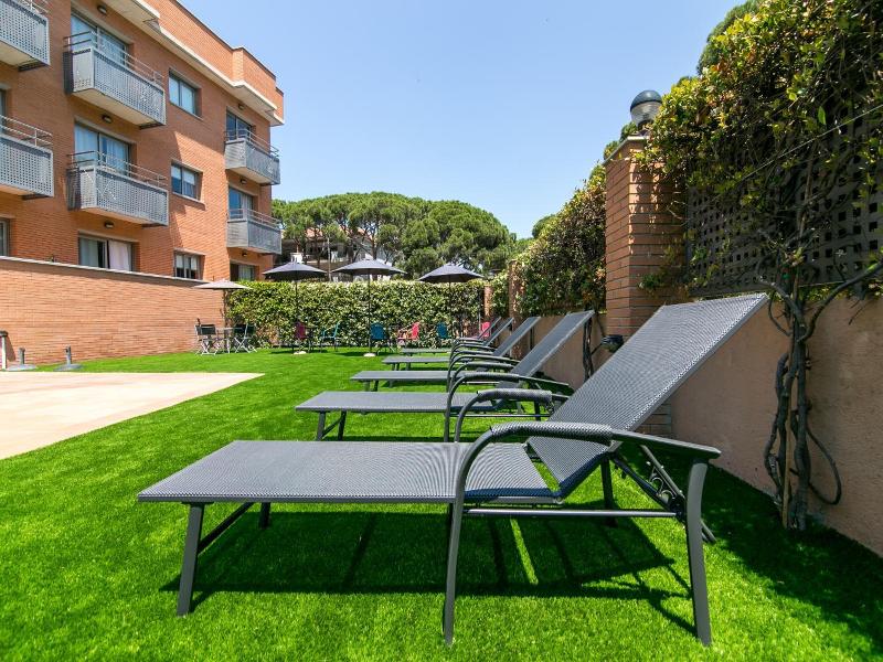 Bardon Golden Coast Aparthotel image