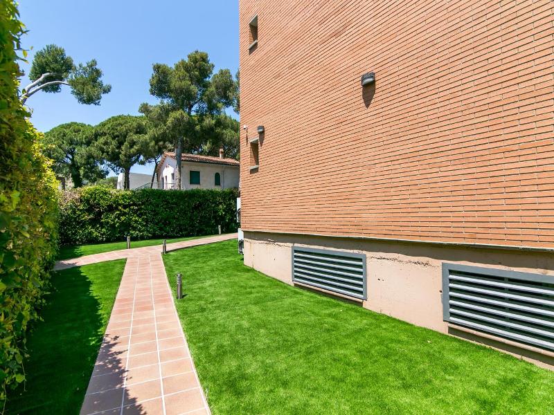 Bardon Golden Coast Aparthotel image