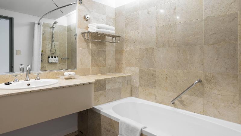Holiday Inn Sydney Potts Point, An IHG Hotel image