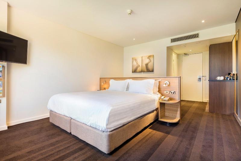 Crowne Plaza Canberra image