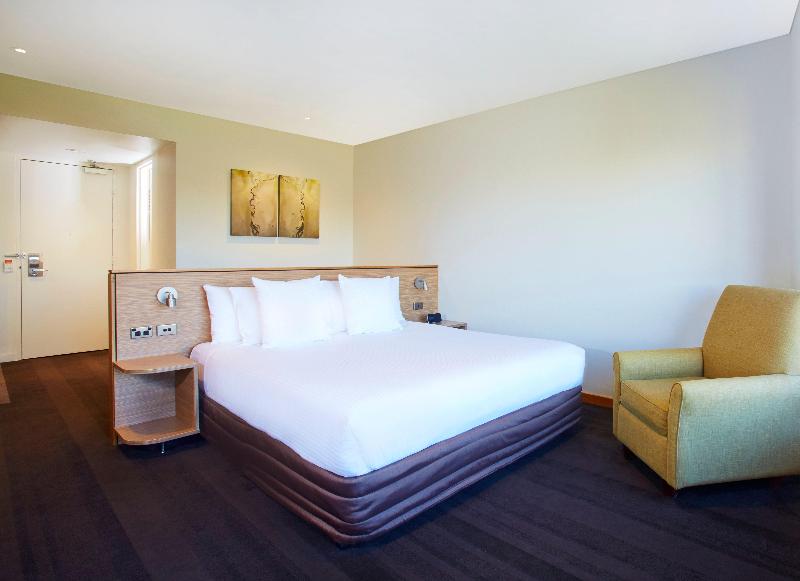 Crowne Plaza Canberra image
