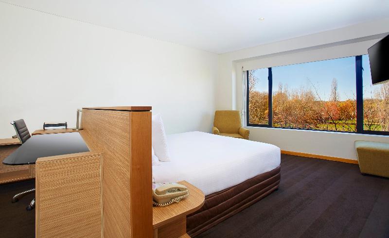 Crowne Plaza Canberra image