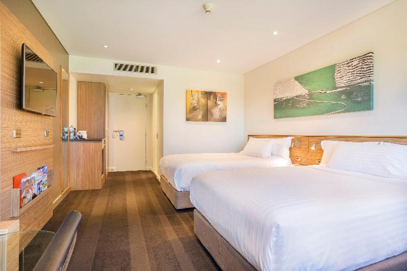 Crowne Plaza Canberra image