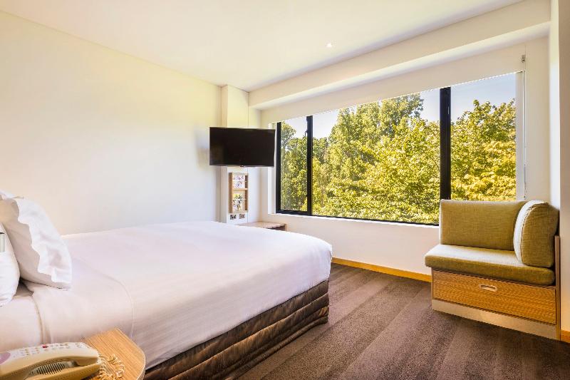 Crowne Plaza Canberra image