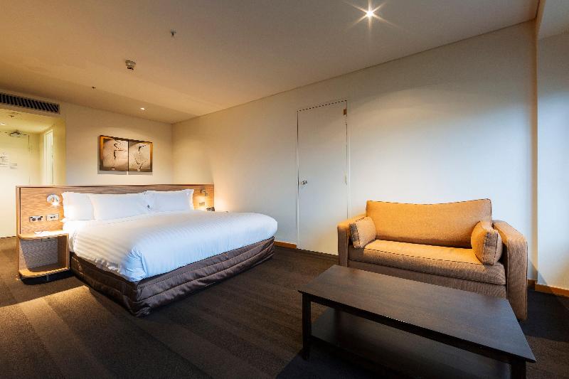 Crowne Plaza Canberra image