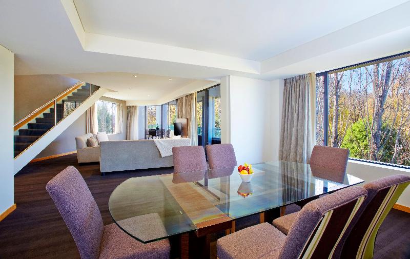Crowne Plaza Canberra image