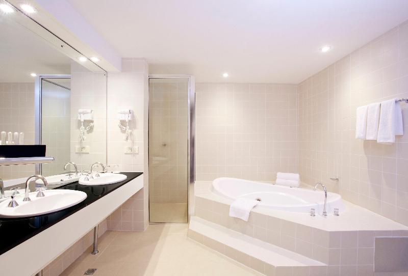 Crowne Plaza Canberra image