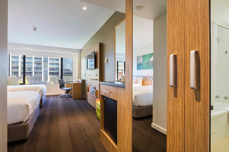 Crowne Plaza Canberra image