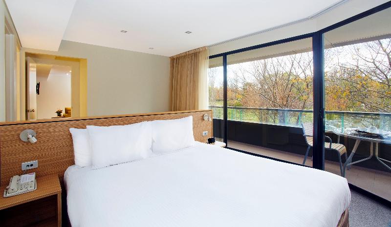 Crowne Plaza Canberra image