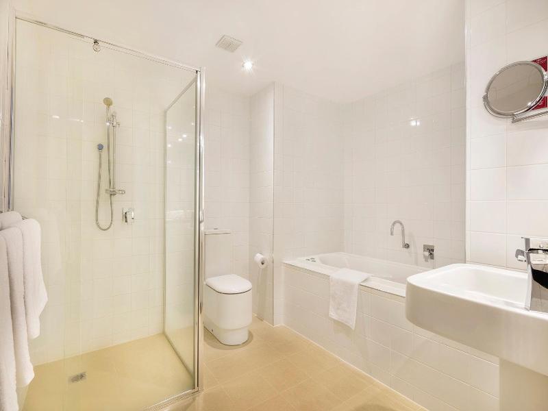 Crowne Plaza Canberra image