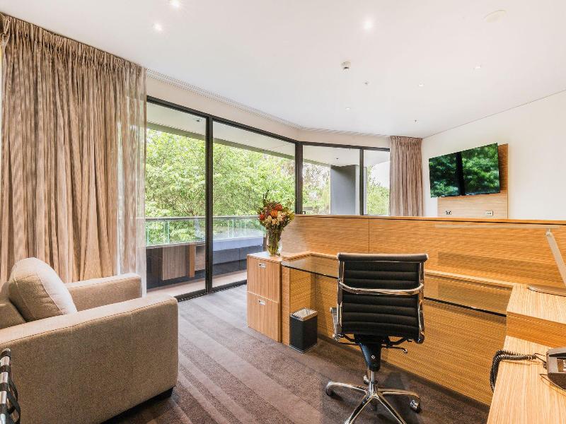 Crowne Plaza Canberra image