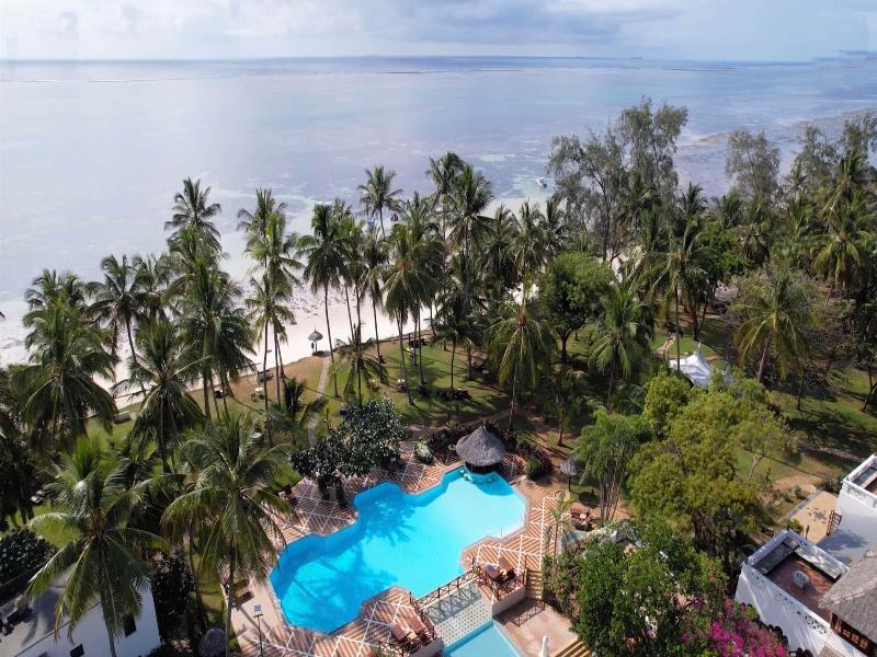 Serena Beach Hotel & Spa image