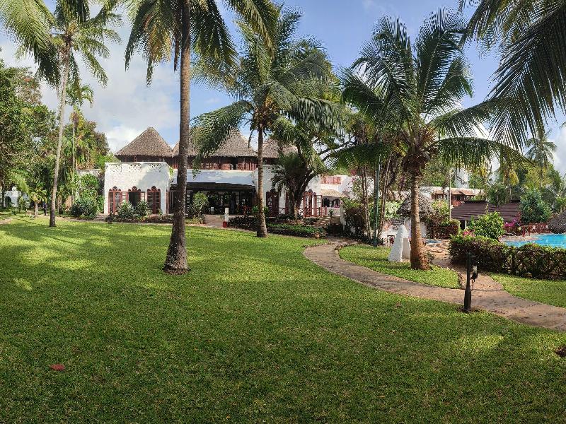 Serena Beach Hotel & Spa image