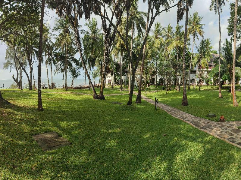 Serena Beach Hotel & Spa image