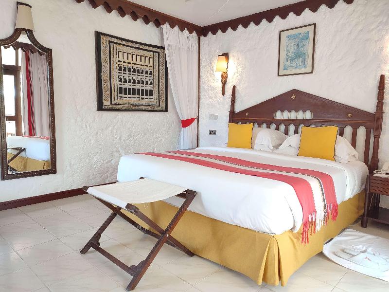 Serena Beach Hotel & Spa image