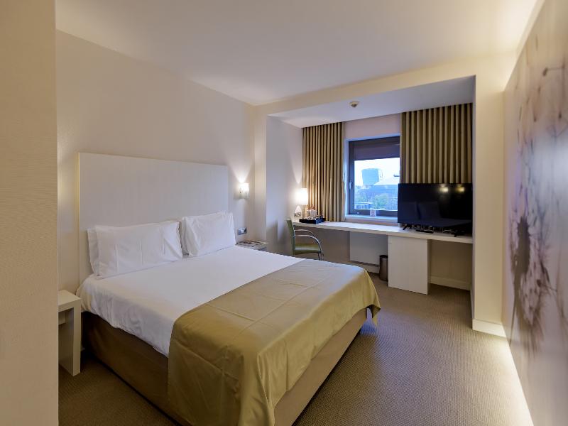 Ramada Plaza by Wyndham Bucharest Convention Cente image