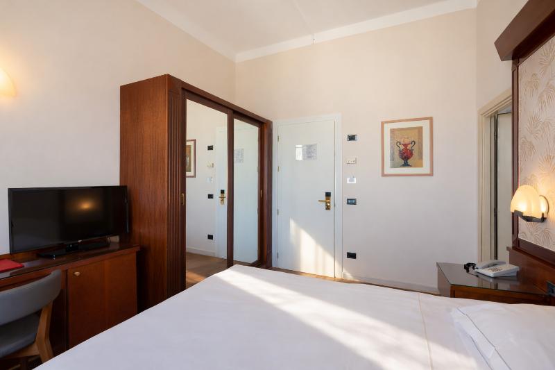 Grand Hotel Mediterranee image