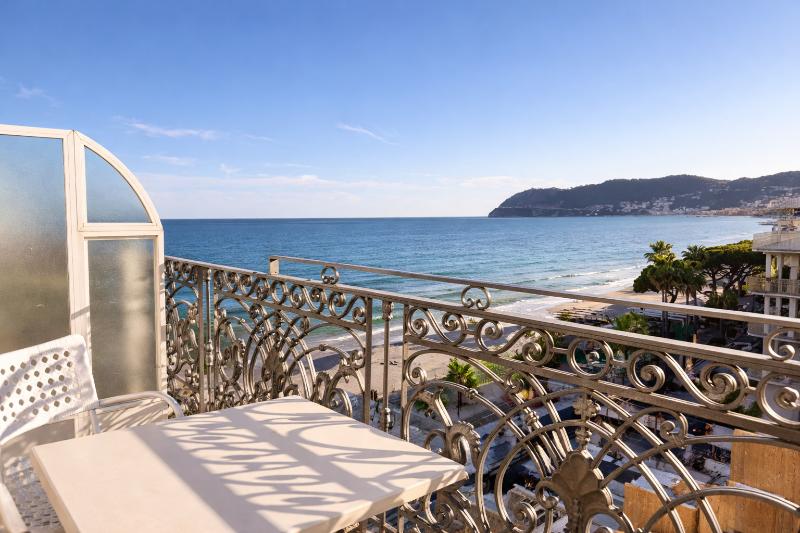 Grand Hotel Mediterranee image