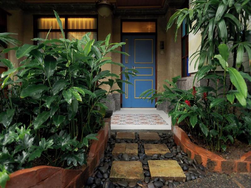 Fourteen Roses Legian Hotel image