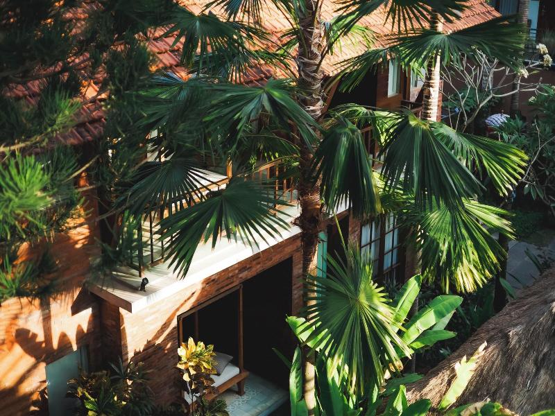 Fourteen Roses Legian Hotel image