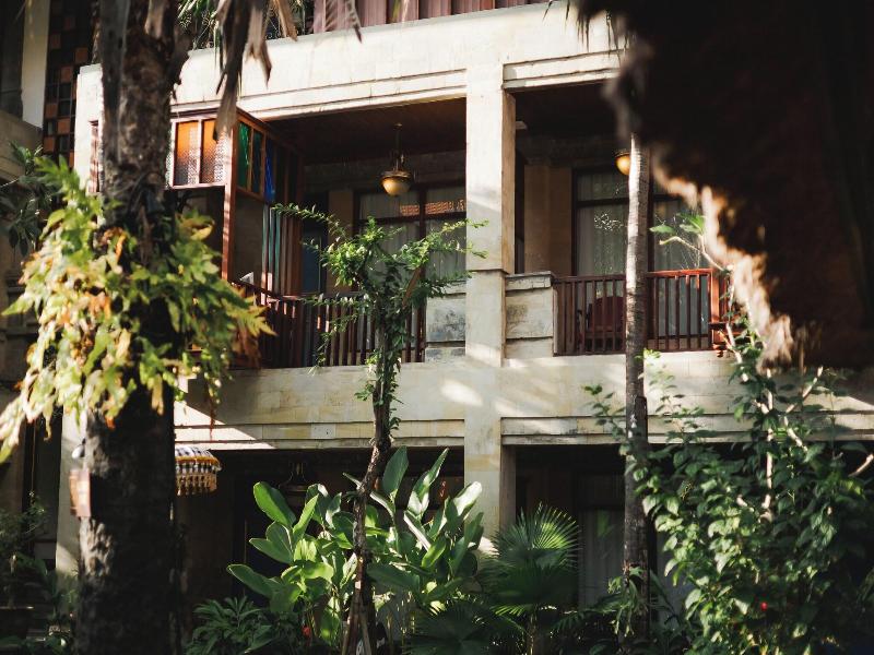 Fourteen Roses Legian Hotel image