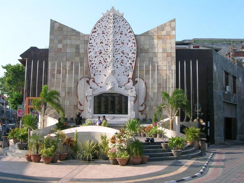 Fourteen Roses Legian Hotel image
