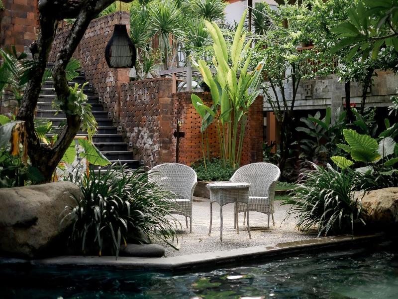 Fourteen Roses Legian Hotel image