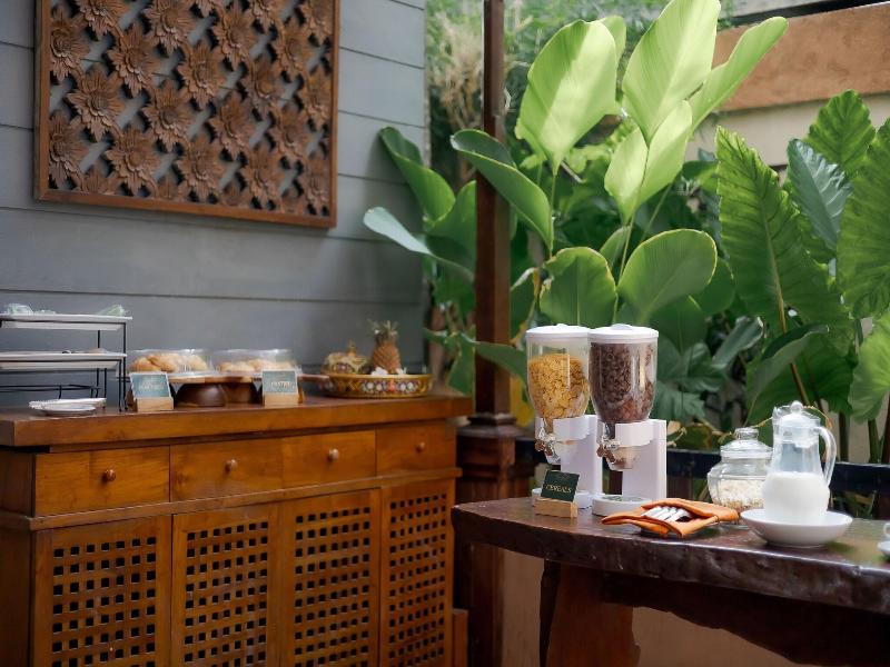 Fourteen Roses Legian Hotel image