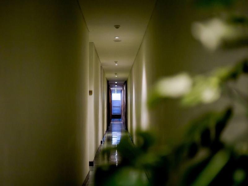 Fourteen Roses Legian Hotel image